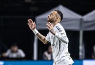 Neymar é confirmado titular do Santos em jogo contra o Corinthians