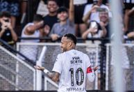 Neymar volta a disputar um jogo completo depois de 500 dias