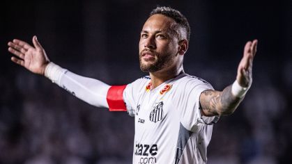 Neymar marca primeiro gol em retorno ao Santos