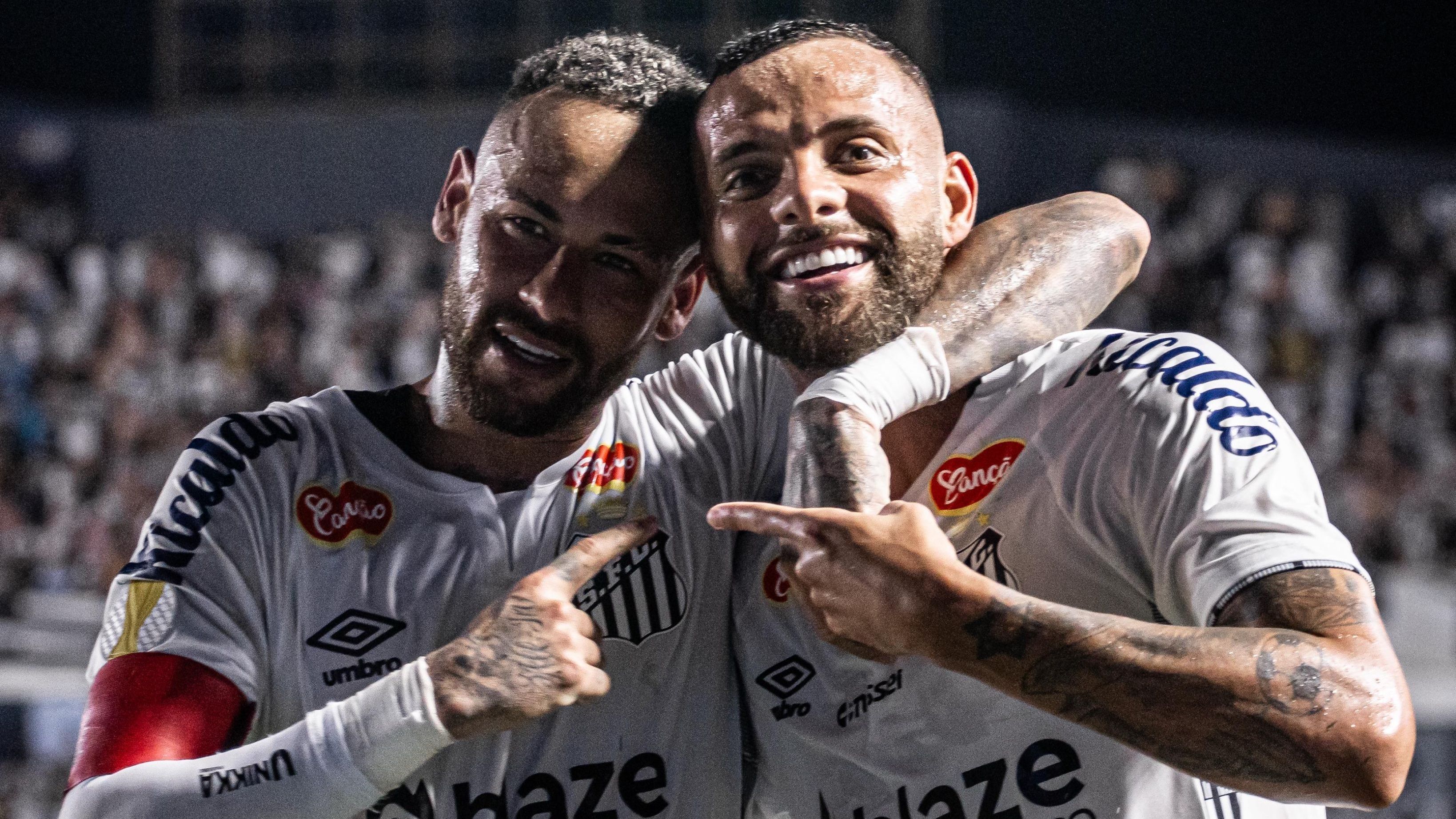 Neymar e Guilherme comemoram gol do Santos