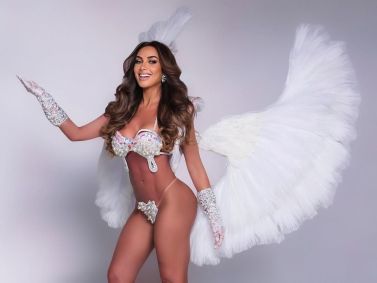 Nicole Bahls se transforma em Angel da Victoria's Secret