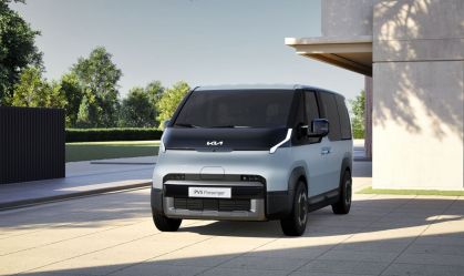 Conheça kombi elétrica da Kia que roda até 400 quilômetros