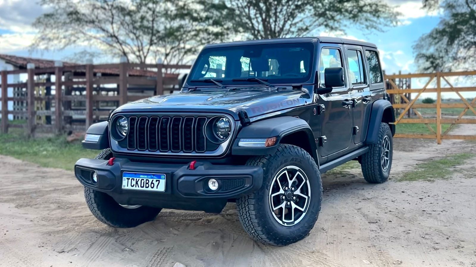 Jeep Wrangler recebeu uma nova grade frontal na linha 2025