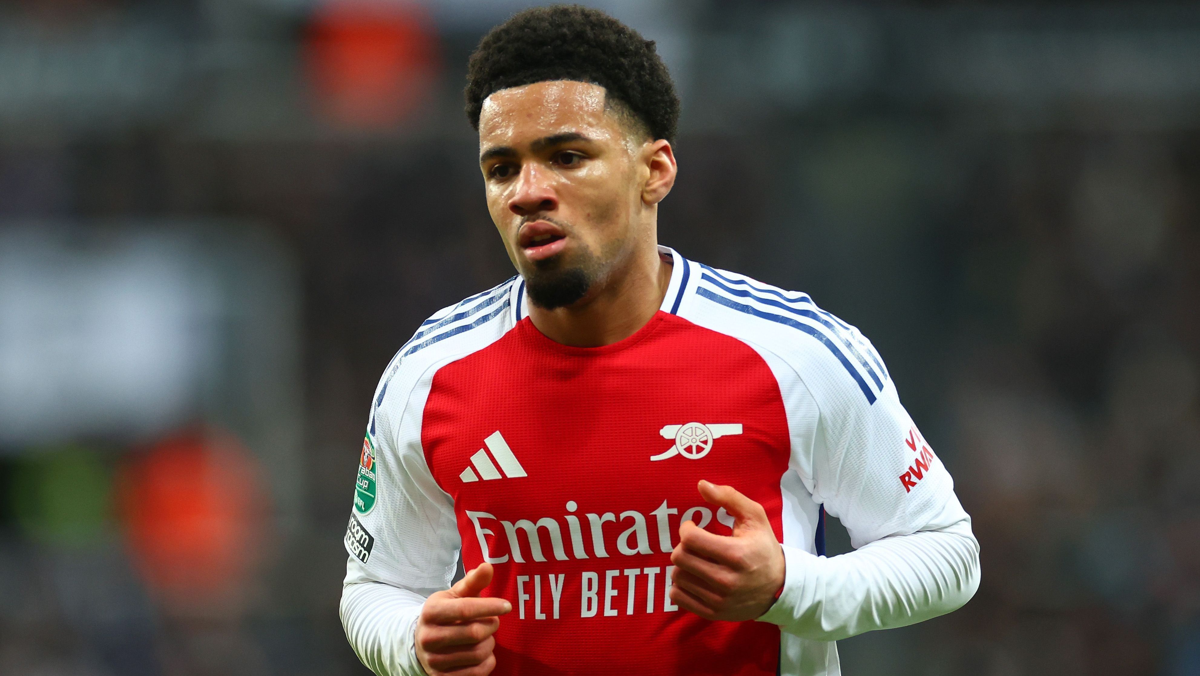 Ethan Nwaneri em jogo do Arsenal