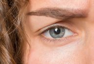 Cor dos olhos interfere na visão? Entenda se há relação