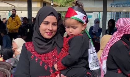 Famílias aguardam por libertação de prisioneiros palestinos em Gaza.