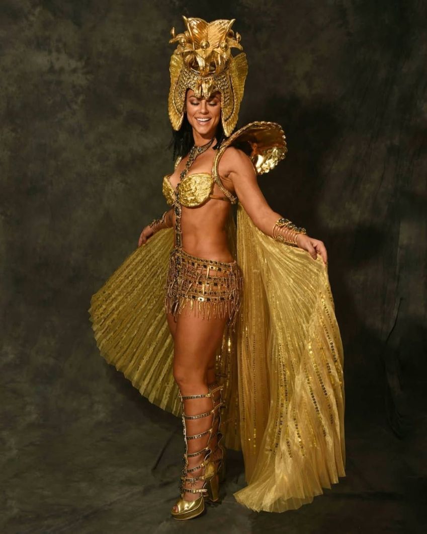 Paolla Oliveira de Cleópatra no desfile da Grande Rio em 2020 • Instagram/Paolla Oliveira