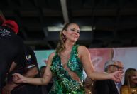 Paolla Oliveira é homenageada na Grande Rio após anunciar despedida