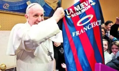 Idade e hora da morte do papa coincidem com sua carteirinha do San Lorenzo