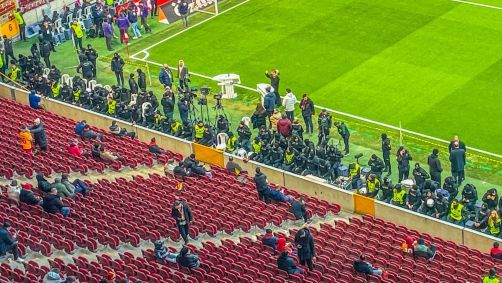 Clássico entre Galatasaray e Fenerbahce contou com mais de 30 mil policiais