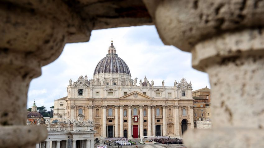 Vista geral da Praça de São Pedro no Vaticano • Franco Origlia/Getty Images