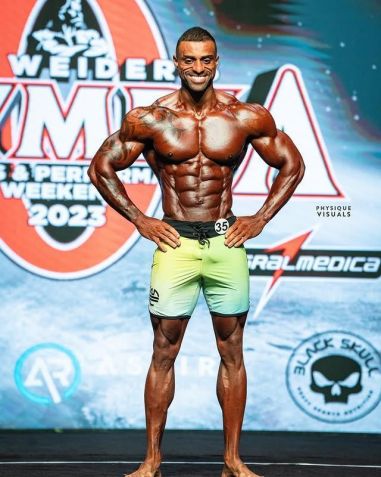 Rafael Oliveira no Mr. Olympia 2023 • Reprodução/Instagram Rafael Oliveira