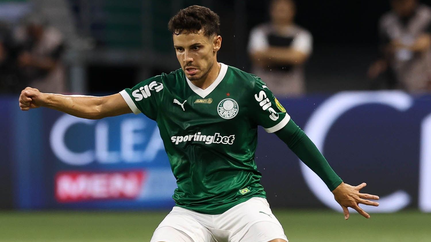 Raphael Veiga em jogo do Palmeiras no Paulistão