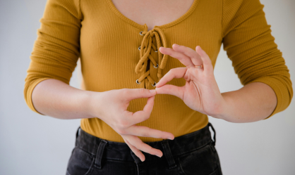 5 perfis no TikTok para quem quer aprender Libras
