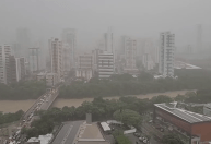 Com fortes chuvas, Recife entra em estágio de alerta; veja vídeos