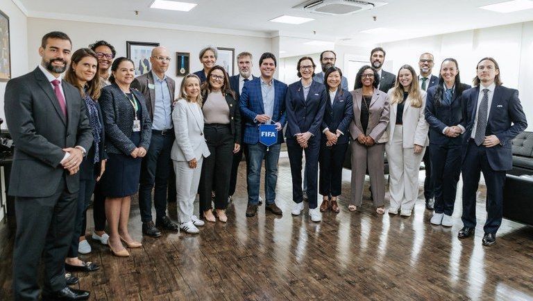 Encontro entre comitiva da Fifa e membros do ministério do Esporte em Brasília