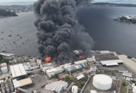 Incêndio no RJ: Governo encontra resíduos oleosos na Baía de Guanabara   