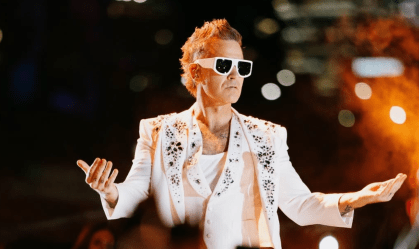 Robbie Williams diz que fotos com fãs o deixam ansioso: "Me assusta"