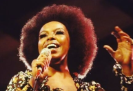 Relembre a carreira de Roberta Flack, conhecida por "Killing Me Softly"