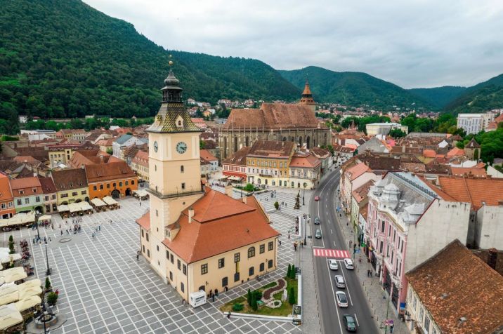 Governo da Romênia oferece bolsas de estudos para estrangeiros • Freepik
