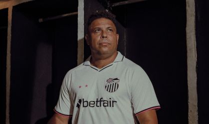 A nova camisa do São Cristóvão é inspirada na passagem de Ronaldo pelo clube