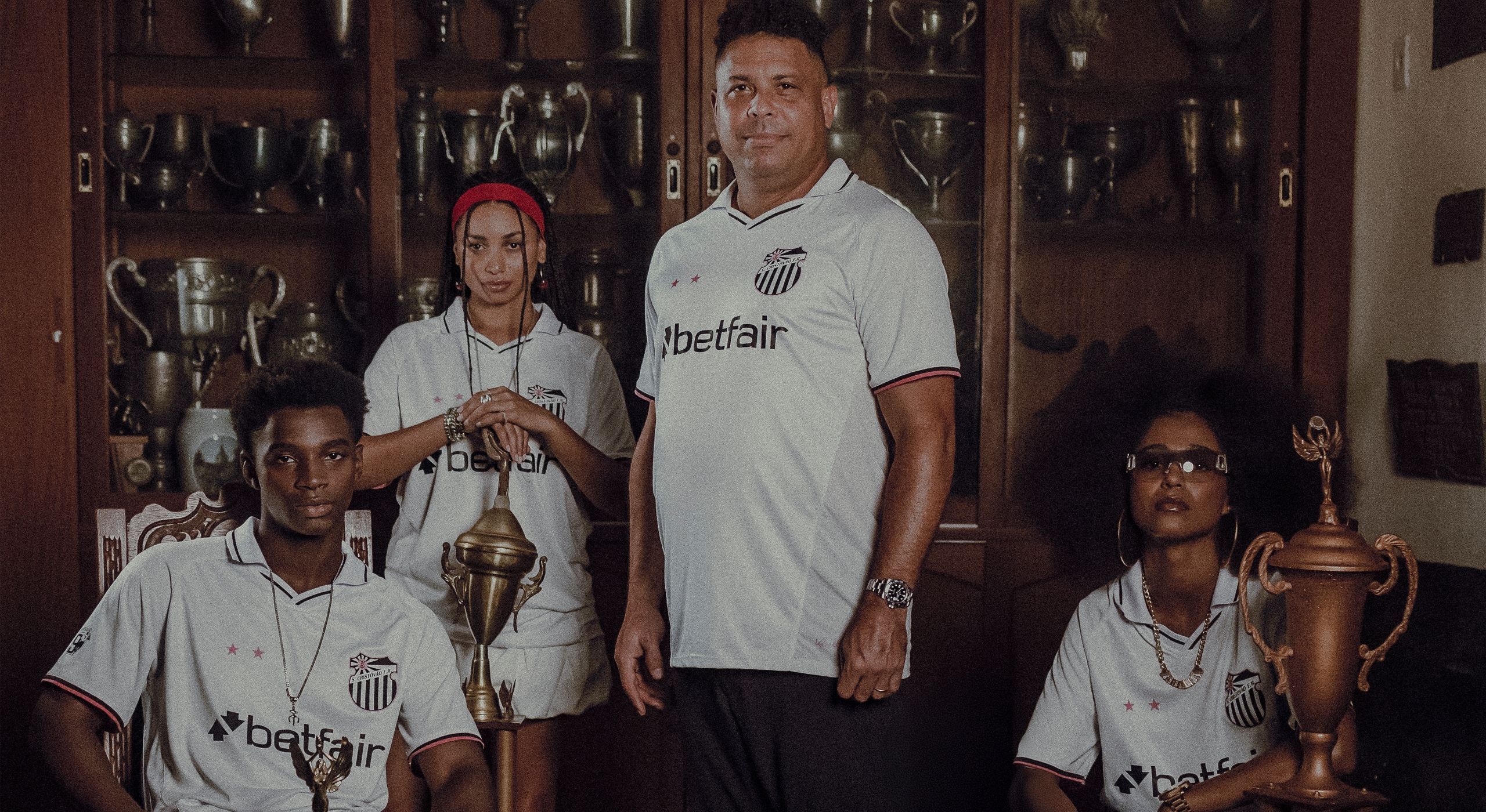 São Cristóvão lança camisa em homenagem a Ronaldo Fenômeno; veja