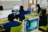 Curso gratuito por WhatsApp ensina professores a usarem IA