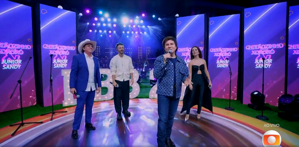 Encontro histórico da dupla com os filhos de Xororó começou com a música eternizada na voz dos paranaenses: “Evidências”
