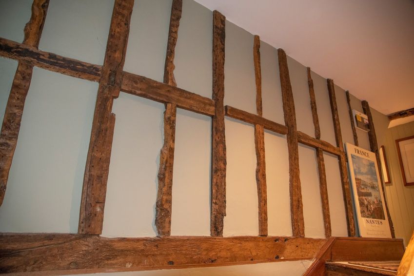 Viga de amarração medieval encontrada dentro da casa onde ficava a residência de Godwinson • Duncan W Wright/Universidade de Newcastle/Where Power Lies