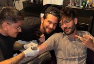 Luan Pereira faz tatuagem em noitada com Gustavo Mioto: "Era só churrasco"