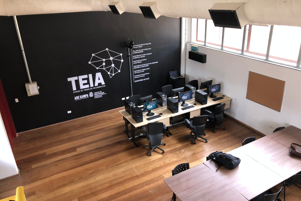 O projeto Teia funciona não só como um espaço de estudos mas também como um centro de desenvolvimento de projetos • Prefeitura de São Paulo