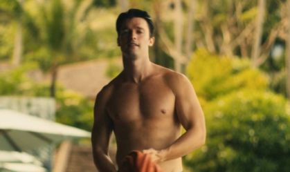 Filho de Arnold Schwarzenegger aparece pelado em série e imagens repercutem