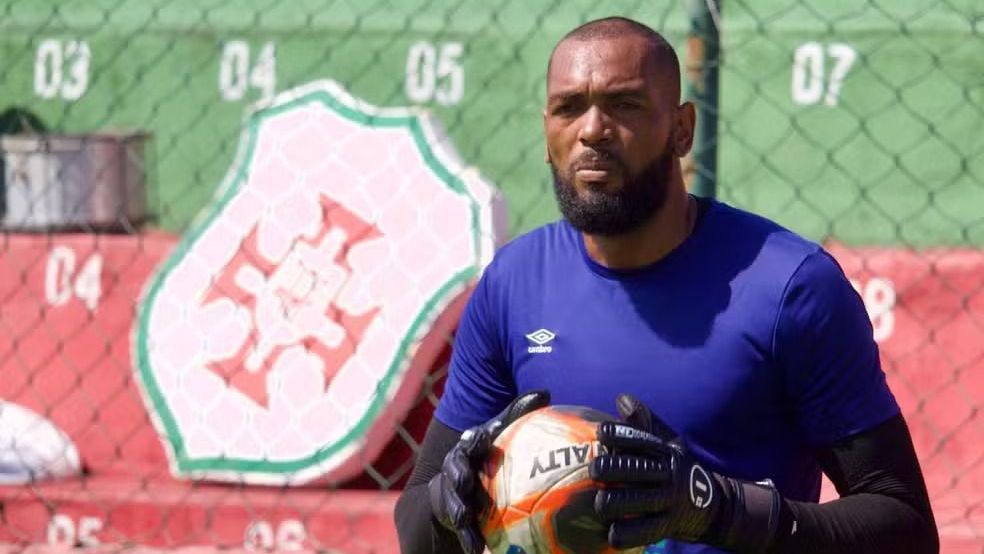 Tom Cristian, goleiro da Portuguesa Santista