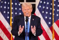 Trump pede que Zelensky e Putin trabalhem juntos para fim da guerra