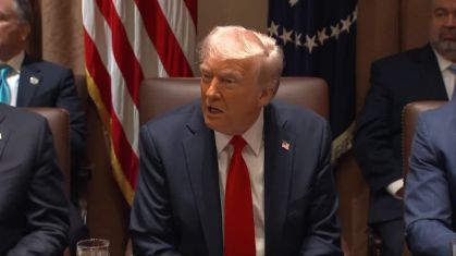 Donald Trump em primeira reunião de gabinete do governo.