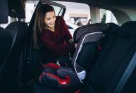 Lei da Cadeirinha infantil nos carros mudou: veja regras