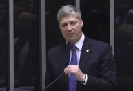 Candidato na Câmara, Van Hattem provoca Motta e pede impeachment de Lula