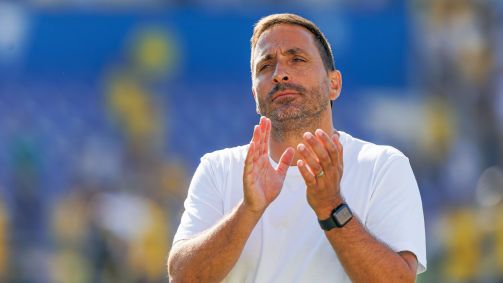 Vasco Matos, alvo do Botafogo, em jogo do Santa Clara