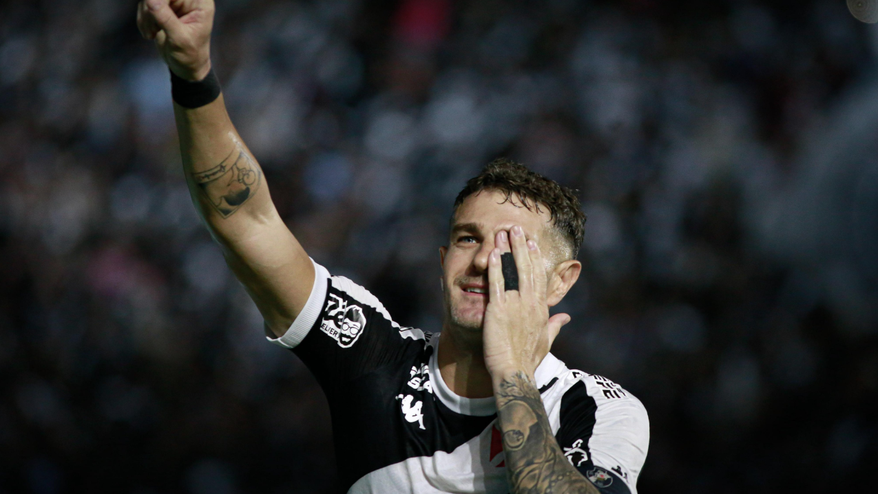 Vegetti comemora gol diante do Botafogo