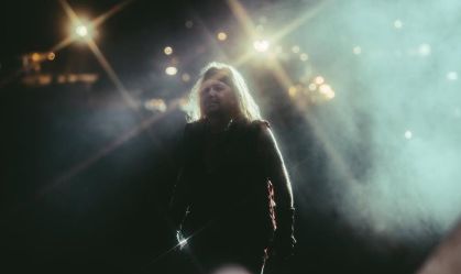 Vocalista do Mötley Crüe é dono de um dos jatos do acidente no Arizona