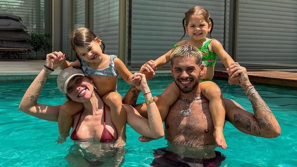 Virginia e Zé Felipe mostram domingo na piscina com filhas