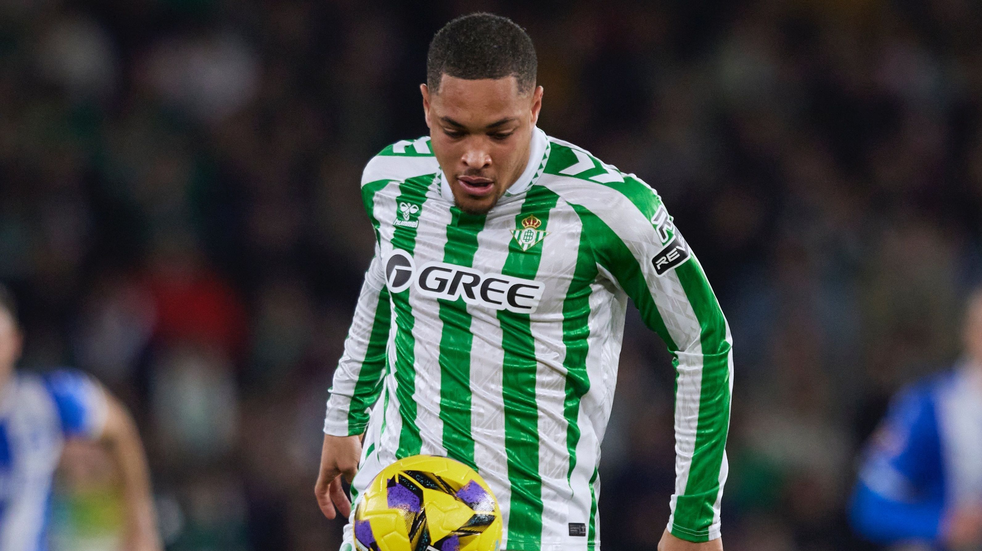 Vitor Roque em jogo do Betis