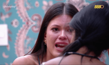 Ela se emocionou ao desabafar sobre a briga que teve no dia anterior, na dinâmica do Sincerão da noite anterior, com as irmãs Camilla e Thamiris
