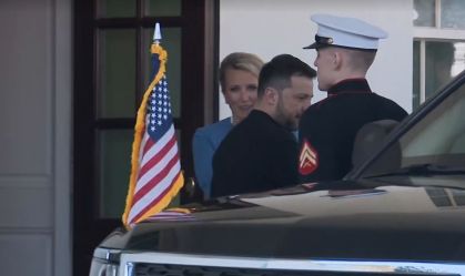 Após bate-boca com Trump, Zelensky vai embora mais cedo da Casa Branca