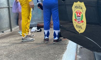 'Power rangers' prendem homem com 7 celulares em bloco no Carnaval de SP