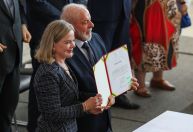 Análise: Discurso de Lula ignora trajetória de Gleisi e municia oposição