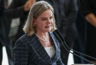 Almoço com petistas e jantar com Centrão: o 1º dia de Gleisi no governo