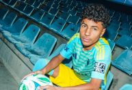 Brasileiro de 15 anos faz história ao assinar contrato profissional nos EUA
