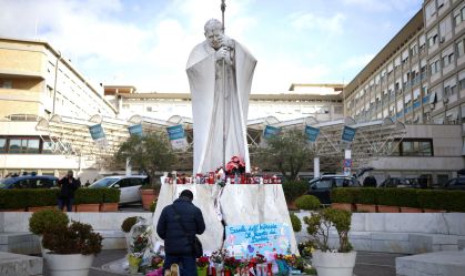 Papa Francisco completa um mês internado nesta sexta-feira (14)