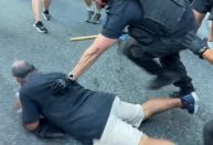 Torcidas da Argentina se unem a aposentados em protesto nesta quarta (12)
